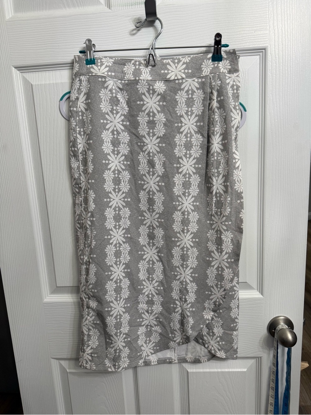 RipSkirt Hawaii XS Gray White Boho Travel Wrap Pencil Skirt Stretch UPF length 3